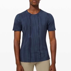 Lululemon 5‎ Year Basic Tee Vertical Spray Dye Iron Blue Nautical Navy Size M